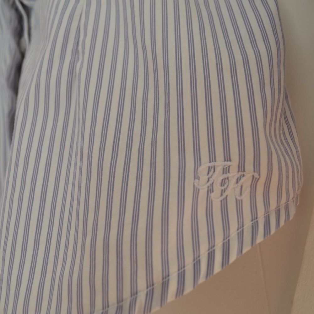 2/40$TOMMY Hilfiger cute dress blouse flutter detail button up blue white formal - Picture 3 of 9